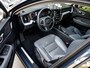 Volvo XC60 2.0 B5 Momentum Exclusive 1e-Eig. & Keurig-Onderh. BOVAG-Garantie. NL-Auto.
