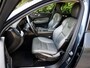 Volvo XC60 2.0 B5 Momentum Exclusive 1e-Eig. & Keurig-Onderh. BOVAG-Garantie. NL-Auto.