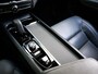 Volvo XC60 2.0 B5 Momentum Exclusive 1e-Eig. & Keurig-Onderh. BOVAG-Garantie. NL-Auto.
