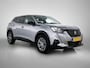 Peugeot 2008 SUV Active Pack 100pk | Navigatie | Achteruitrijcamera | Climate Control | Cruise Control | Parkeersensoren | Elektrisch inklapbare spiegels | Bluetooth | Apple CarPlay / Android Auto | DAB+ radio | Automatisch dimlicht | Regensensor | Multifunctioneel stuurwiel | Donker getint glas | 16” lichtmetalen velgen |