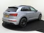 Audi Q5 55 TFSI e S edition Competition | Panoramadak | Trekhaak | Achteruitrijcamera | 3-zone airco | Dodehoek detectie | Keyless | LED matrix verlichting | Stoelverwarming |