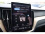Volvo XC60 2.0 T6 Plug-in hybrid AWD Plus Dark | Trekhaak | Harman Kardon | HUD |