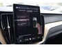 Volvo XC60 2.0 T6 Plug-in hybrid AWD Plus Dark | Trekhaak | Harman Kardon | HUD |