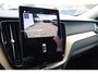 Volvo XC60 2.0 T6 Plug-in hybrid AWD Plus Dark | Trekhaak | Harman Kardon | HUD |