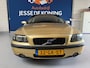 Volvo S60 2.4 Edition Automaat / bj.2000 / kleur: oker / leder / climate / trekhaak /etc. NAP met 243226 km.en APK is tot 06/2027.