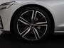 Volvo V60 2.0 T4 R-Design Panoramadak | Full LED | Trekhaak | Carplay | Pilot assist | Navigate | Stoel & Stuurverwarming | Achteruitrij camera | Cruise control | Climate control