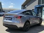 Tesla Model Y Long Range AWD 75 kWh VAN: 44.900,- VOOR: 42.877,- UW WKVOORDEEL: 2.023,- | SOH 94%| QUICKSILVER!| TESLA FABRIEKSGARANTIE TOT 02-2028/ 80.000KM | FABRIEKSGARANTIE OP ACCU & AANDRIJFLIJN TOT 2032 OF 192.000 KM | BTW VERREKENBAAR