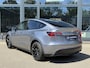 Tesla Model Y Long Range AWD 75 kWh VAN: 44.900,- VOOR: 42.877,- UW WKVOORDEEL: 2.023,- | SOH 94%| QUICKSILVER!| TESLA FABRIEKSGARANTIE TOT 02-2028/ 80.000KM | FABRIEKSGARANTIE OP ACCU & AANDRIJFLIJN TOT 2032 OF 192.000 KM | BTW VERREKENBAAR