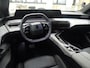 Peugeot e-5008 Allure Avantage 73 kWh 7p | Fase 3 laden | SOH 96,88 | Trekhaak | All season | Navigatie | Stoelverwarming | NL auto |