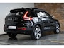 Volvo XC40 B4 Plus Dark | Trekhaak Semi-elektrisch | Adaptieve Cruise Control | Pilot Assist | Verwarmbare voorstoelen | Verwarmbaar stuurwiel | Blind Spot Information System | Verwarmbare voorruit | Parkeercamera | Parkeersensoren voor + achter |