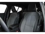 Volvo XC40 B4 Plus Dark | Trekhaak Semi-elektrisch | Adaptieve Cruise Control | Pilot Assist | Verwarmbare voorstoelen | Verwarmbaar stuurwiel | Blind Spot Information System | Verwarmbare voorruit | Parkeercamera | Parkeersensoren voor + achter |