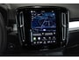 Volvo XC40 B4 Plus Dark | Trekhaak Semi-elektrisch | Adaptieve Cruise Control | Pilot Assist | Verwarmbare voorstoelen | Verwarmbaar stuurwiel | Blind Spot Information System | Verwarmbare voorruit | Parkeercamera | Parkeersensoren voor + achter |