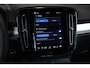 Volvo XC40 B4 Plus Dark | Trekhaak Semi-elektrisch | Adaptieve Cruise Control | Pilot Assist | Verwarmbare voorstoelen | Verwarmbaar stuurwiel | Blind Spot Information System | Verwarmbare voorruit | Parkeercamera | Parkeersensoren voor + achter |