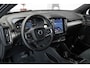 Volvo XC40 B4 Plus Dark | Trekhaak Semi-elektrisch | Adaptieve Cruise Control | Pilot Assist | Verwarmbare voorstoelen | Verwarmbaar stuurwiel | Blind Spot Information System | Verwarmbare voorruit | Parkeercamera | Parkeersensoren voor + achter |