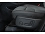 Volvo XC40 B4 Plus Dark | Trekhaak Semi-elektrisch | Adaptieve Cruise Control | Pilot Assist | Verwarmbare voorstoelen | Verwarmbaar stuurwiel | Blind Spot Information System | Verwarmbare voorruit | Parkeercamera | Parkeersensoren voor + achter |