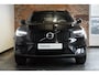 Volvo XC40 B4 Plus Dark | Trekhaak Semi-elektrisch | Adaptieve Cruise Control | Pilot Assist | Verwarmbare voorstoelen | Verwarmbaar stuurwiel | Blind Spot Information System | Verwarmbare voorruit | Parkeercamera | Parkeersensoren voor + achter |