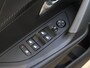 Peugeot 2008 SUV Blue Lease Allure 100 pk | Panoramisch schuifdak | Navigatie | Achteruitrijcamera | Stoelverwarming | Apple Carplay/ Android auto
