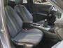Peugeot 2008 SUV Blue Lease Allure 100 pk | Panoramisch schuifdak | Navigatie | Achteruitrijcamera | Stoelverwarming | Apple Carplay/ Android auto
