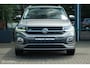 Volkswagen T-Cross 1.0 TSI R-Line | Camera | ACC | Trekhaak | Stoelverwarming | CarPlay | LED | All Seasons | Virtual dash | 18 Inch | Limestone Grey