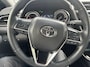 Toyota Camry 2.5 Hybrid Active Camera | Elektrische Stoel | Adaptieve Cruise | Climate | Bluetooth | 17" Lichtmetaal | Parkeersensoren | Achteruitrijcamera | Airco (automatisch) | Cruise control adaptief met Stop&Go