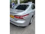 Toyota Camry 2.5 Hybrid Active Camera | Elektrische Stoel | Adaptieve Cruise | Climate | Bluetooth | 17" Lichtmetaal | Parkeersensoren | Achteruitrijcamera | Airco (automatisch) | Cruise control adaptief met Stop&Go
