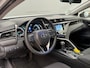 Toyota Camry 2.5 Hybrid Active Camera | Elektrische Stoel | Adaptieve Cruise | Climate | Bluetooth | 17" Lichtmetaal | Parkeersensoren | Achteruitrijcamera | Airco (automatisch) | Cruise control adaptief met Stop&Go