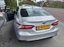 Toyota Camry 2.5 Hybrid Active Camera | Elektrische Stoel | Adaptieve Cruise | Climate | Bluetooth | 17" Lichtmetaal | Parkeersensoren | Achteruitrijcamera | Airco (automatisch) | Cruise control adaptief met Stop&Go