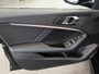 BMW 1-Serie 118i M-Sport Automaat Digitale Cockpit Climate control Stoel verwarming LED Sfeer verlichting Lichtmetalen velgen Navigatie Apple carplay/ Android auto Parkeersensoren