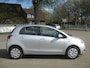 Toyota Yaris 1.3 VVTi Aspiration zuinige maar ook pittige auto met 6 versnellingen