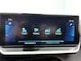 Peugeot e-2008 EV 136pk Allure Pack 50 kWh Automaat | 1ste Eigenaar | Navigatie | Climate Control | Cruise Control | 17"LMV | LED | Camera |