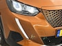 Peugeot e-2008 EV 136pk Allure Pack 50 kWh Automaat | 1ste Eigenaar | Navigatie | Climate Control | Cruise Control | 17"LMV | LED | Camera |