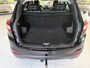 Hyundai ix35 1.6i GDI i-Vision Airco - Achteruitrijcamera - Navigatiesysteem - Cruise control - Parkeersensor achter - Licht metalen velgen 17 inch - Stoelverwarming - Mistlampen - Radio - Bluetooth - Dakrails - Elektrische ramen - Extra getint glas achter - Stuur multifunctioneel - Nieuwe APK keuring tot juni 2027