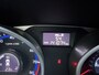 Hyundai ix35 1.6i GDI i-Vision Airco - Achteruitrijcamera - Navigatiesysteem - Cruise control - Parkeersensor achter - Licht metalen velgen 17 inch - Stoelverwarming - Mistlampen - Radio - Bluetooth - Dakrails - Elektrische ramen - Extra getint glas achter - Stuur multifunctioneel - Nieuwe APK keuring tot juni 2027