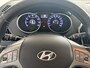 Hyundai ix35 1.6i GDI i-Vision Airco - Achteruitrijcamera - Navigatiesysteem - Cruise control - Parkeersensor achter - Licht metalen velgen 17 inch - Stoelverwarming - Mistlampen - Radio - Bluetooth - Dakrails - Elektrische ramen - Extra getint glas achter - Stuur multifunctioneel - Nieuwe APK keuring tot juni 2027