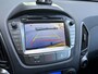 Hyundai ix35 1.6i GDI i-Vision Airco - Achteruitrijcamera - Navigatiesysteem - Cruise control - Parkeersensor achter - Licht metalen velgen 17 inch - Stoelverwarming - Mistlampen - Radio - Bluetooth - Dakrails - Elektrische ramen - Extra getint glas achter - Stuur multifunctioneel - Nieuwe APK keuring tot juni 2027