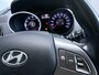Hyundai ix35 1.6i GDI i-Vision Airco - Achteruitrijcamera - Navigatiesysteem - Cruise control - Parkeersensor achter - Licht metalen velgen 17 inch - Stoelverwarming - Mistlampen - Radio - Bluetooth - Dakrails - Elektrische ramen - Extra getint glas achter - Stuur multifunctioneel - Nieuwe APK keuring tot juni 2027
