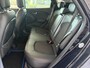 Hyundai ix35 1.6i GDI i-Vision Airco - Achteruitrijcamera - Navigatiesysteem - Cruise control - Parkeersensor achter - Licht metalen velgen 17 inch - Stoelverwarming - Mistlampen - Radio - Bluetooth - Dakrails - Elektrische ramen - Extra getint glas achter - Stuur multifunctioneel - Nieuwe APK keuring tot juni 2027