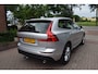 Volvo XC60 2.0 T5 Momentum AUTOM/ADAP CRUISE/NAVI/AIRCO-ECC/TREKH/PDC V+A/CAMERA/XENON/BLUETOOTH/KEYLESS/LMW 18"/STUUR STOEL VERW