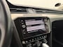 Volkswagen Passat Variant 1.5 TSI Highline | Automaat | Adaptive cruise | Stoelverwarming | CarPlay | Camera | Trekhaak