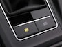 Volkswagen Golf 1.0 TSI Life Business 110 PK | Apple Carplay | Comfort Pakket | Multimedia pakket | Deep Black | Adaptive cruise control |