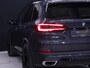 BMW X5 xDrive45e High Executive [PANORAMADAK, APPLE CARPLAY, HEAD-UP DISPLAY, ADAPTIVE CRUISE, ANDROID, TREKHAAK ELEKTRISCH, STOELVERWARMING, COMFORTSTOELEN, NIEUWSTAAT]