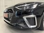 Audi A4 Avant 40 TFSI 204PK S-Line Facelift PANO/TREKHAAK/ACC/MATRIX/20"AUDI-SPORT/STOEL+STUURVERW/PRIVACY/DYNAMIC-LED/SPORT-PAKKET/MYTHOSSCHWARZ/VOLLEDIG AUDI DEALER HISTORIE, NET OH BEURT GEHAD