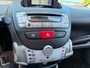 Toyota Aygo 1.0-12V Aspiration Red Navigator NAVIGATIE AIRCO APK NAP 5 DEURS