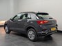 Volkswagen T-Roc 1.0 TSI Style | NL-AUTO! | 1E EIGENAAR | ADAPTIVE CRUISE | LANE ASSIST | CAMERA | PARK SENS V+A | DEALER OH! | DRAADLOOS LADEN | CLIMA | NAVI