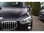 BMW X1 XDrive20i High Executive Autom Panodak Leder Sportst Stoelverw Navi Head-Up Clima Cruise 2x PDC LED Kopl LMV 18 ENZ.