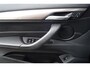 BMW X1 XDrive20i High Executive Autom Panodak Leder Sportst Stoelverw Navi Head-Up Clima Cruise 2x PDC LED Kopl LMV 18 ENZ.