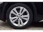 BMW X1 XDrive20i High Executive Autom Panodak Leder Sportst Stoelverw Navi Head-Up Clima Cruise 2x PDC LED Kopl LMV 18 ENZ.