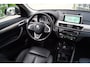 BMW X1 XDrive20i High Executive Autom Panodak Leder Sportst Stoelverw Navi Head-Up Clima Cruise 2x PDC LED Kopl LMV 18 ENZ.