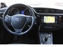 Toyota Auris 1.8 Hybrid Aut. *Executive* | Panorama | Camera | Stoelverwarming | Half- Leder | Cruise & Climate Control | Extra Velgenset |