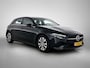 Mercedes-Benz A-klasse 180 Star Edition | Dode Hoek Ass | Stoelverwarming | LED Verlichting | Parkeerpakket met Camera | Inclusief 24 maanden Mercedes-Benz Certified garantie voor Europa.